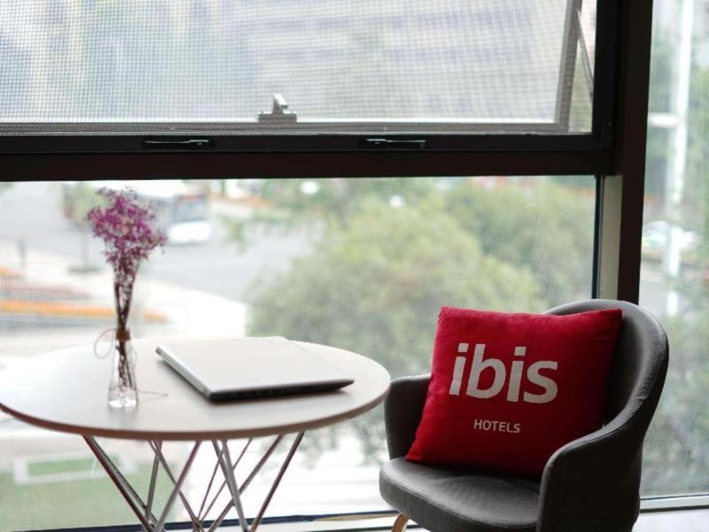 Готель Ibis Chengdu Chunxi Road Shudu Mansion Екстер'єр фото